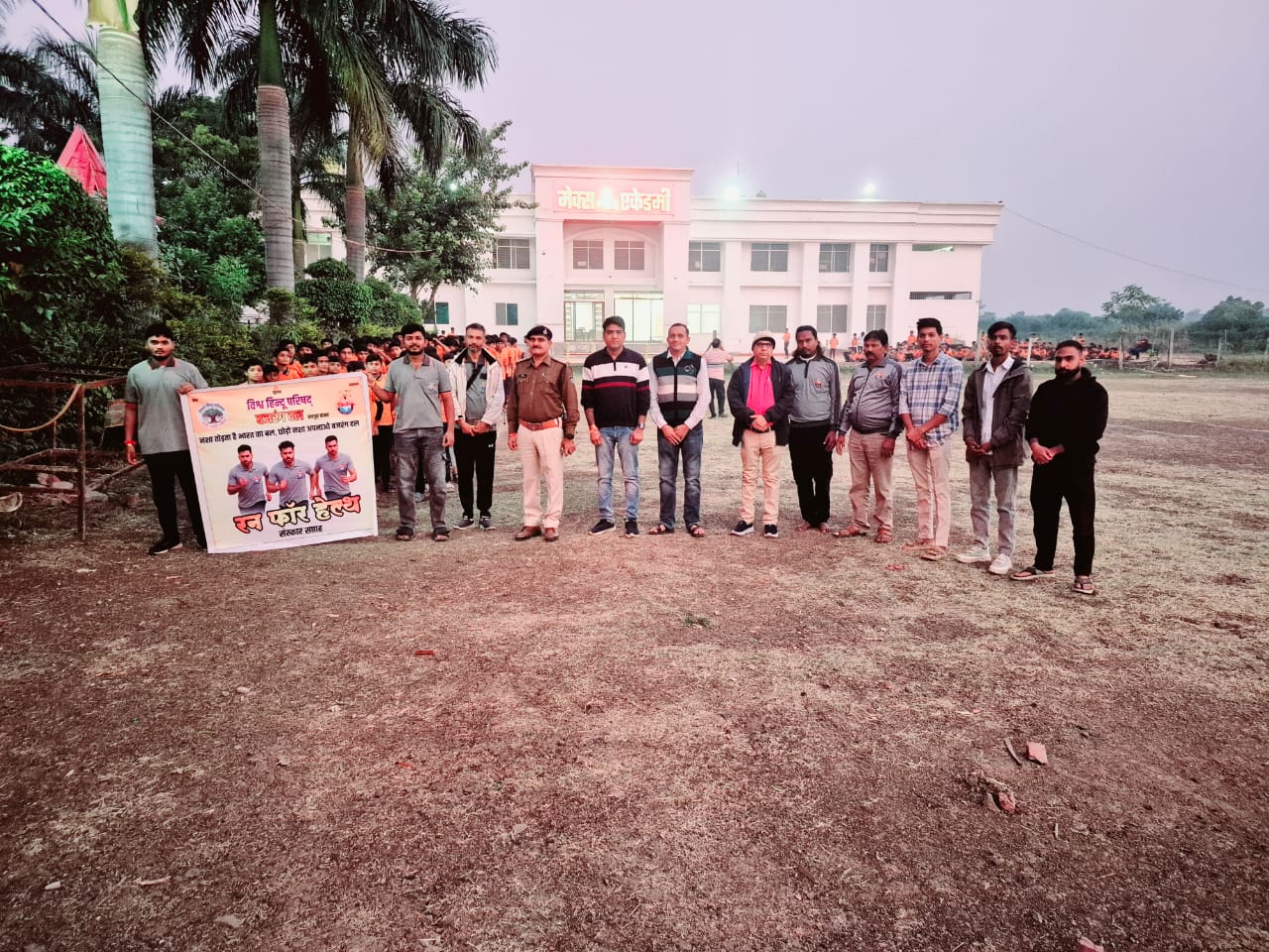 🏃‍♀️💪 रन फॉर हेल्थ! धरमपुरी में विहिप-बजरंग दल ने चलाया नशा मुक्ति अभियान, थाना प्रभारी ने सोशल मीडिया दुरुपयोग और यातायात सुरक्षा पर किया जागरूक