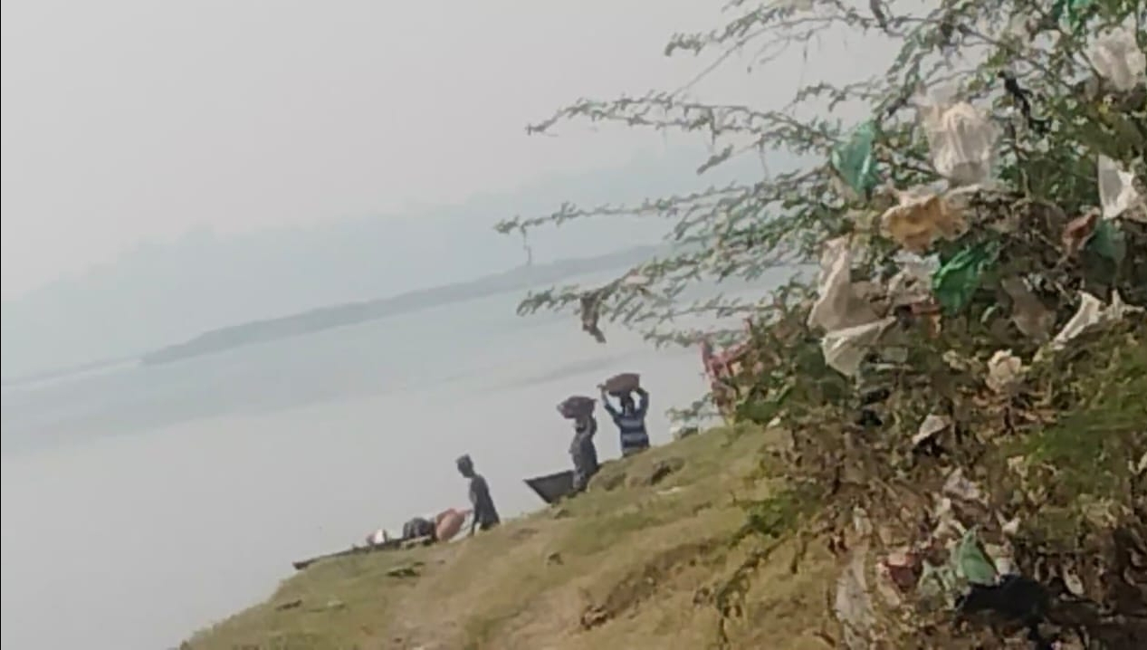 💣🚨 मुख्यमंत्री के आदेशों की खुली अवहेलना! महेश्वर में दिन-रात मां नर्मदा का सीना छलनी, अवैध रेत उत्खनन पर प्रशासन और खनिज विभाग का ‘खुला संरक्षण’? जवाबदेही पर सन्नाटा! 🛑😡🌊