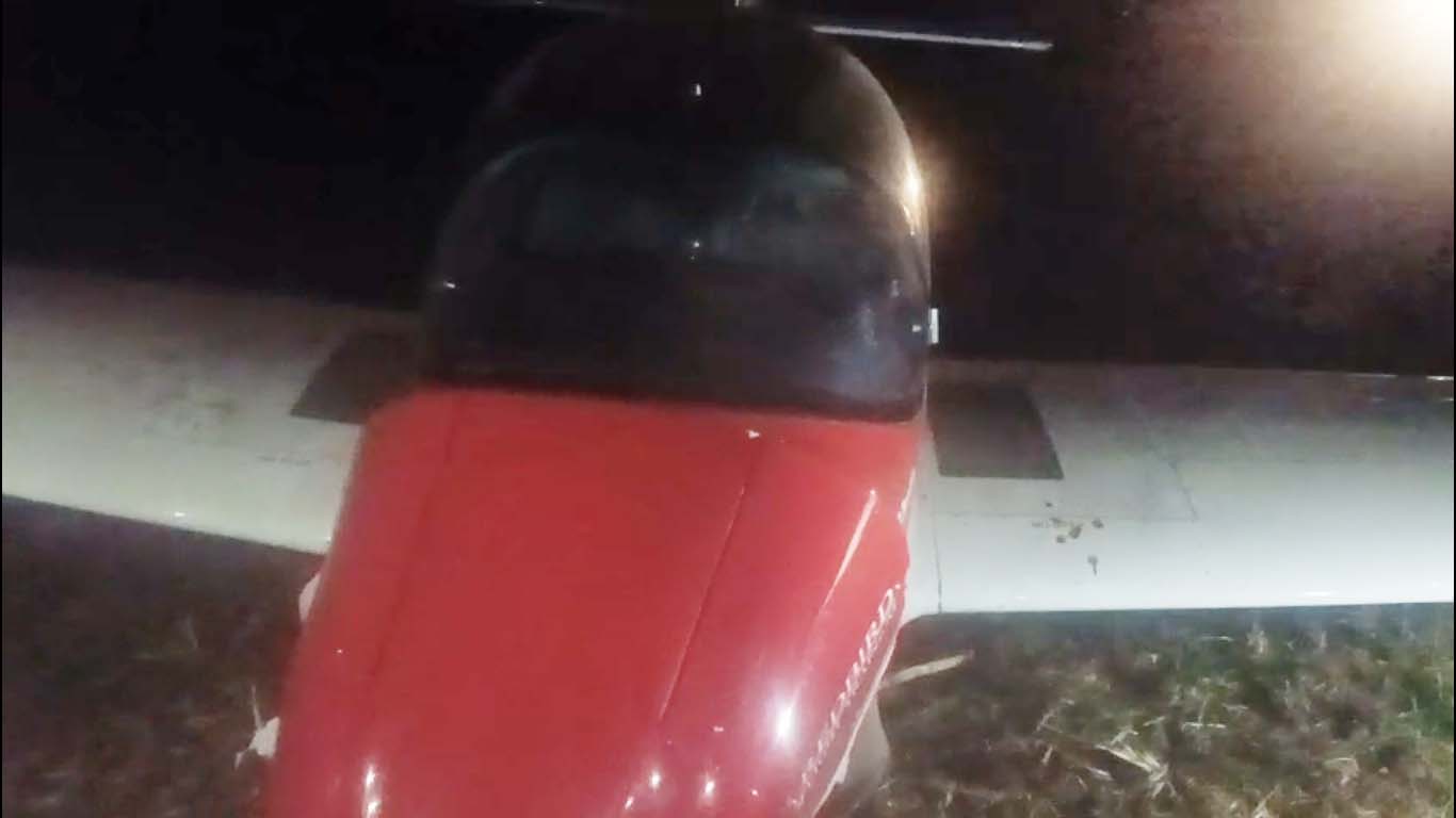 33 केवी की हाईवोल्टेज लाइन से टकराया ट्रेनिंग एयरक्राफ्ट