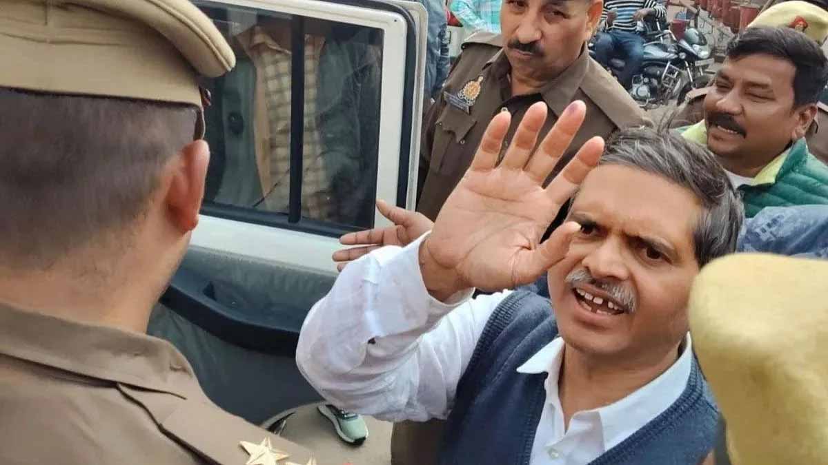 जेल में बिगड़ी पूर्व आईपीएस अमिताभ ठाकुर की तबीयत, गोरखपुर मेडिकल कॉलेज रेफर