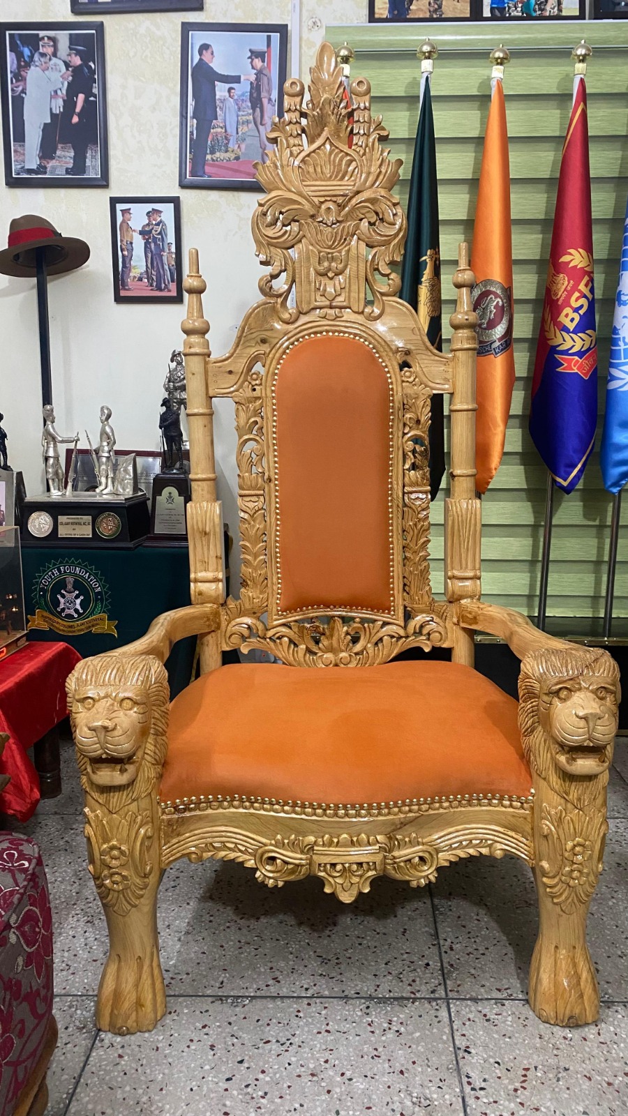 उत्तराखंड में तैयार गद्दी पर विराजमान होंगे योगी आदित्यनाथ, देवदार की लकड़ी से बनी कुर्सी