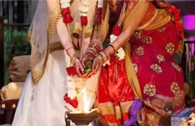 समलैंगिक विवाहः दो युवतियों का प्रेम-प्रसंग चढ़ा परवान की आपस में शादी, मामला पहुंचा थाने फिर खुला राज!