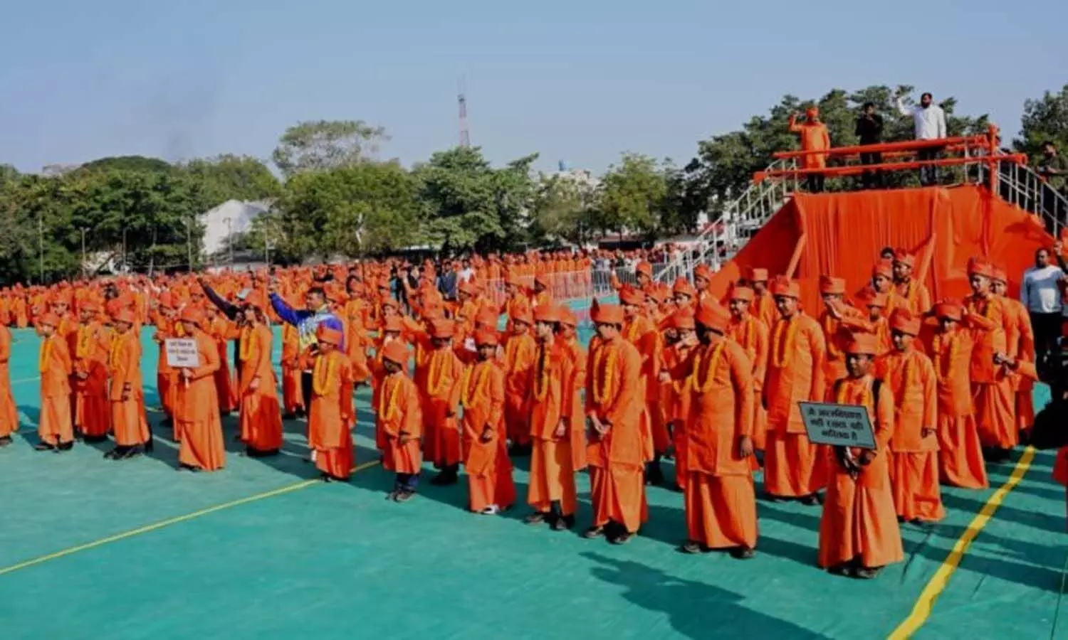 बिलासपुर में रचा गया इतिहास: स्वामी विवेकानंद की वेशभूषा में 1500 बच्चों के ‘महा-जुटान’ ने बनाया विश्व रिकॉर्ड
