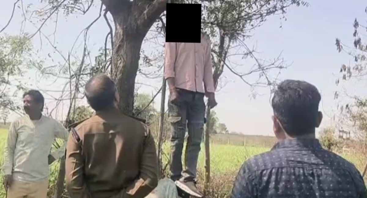 बलात्कार मामले में जेल भेजा था युवक को, अब प्रेमी-प्रेमिका पेड़ से लटके मिले