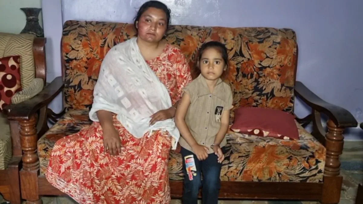 5 साल की बच्ची बनी हीरो: मां को बचाने के लिए 200 मीटर दौड़कर पहुंची थाने