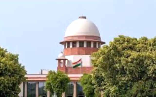 मेटा को सुप्रीम कोर्ट की कड़ी चेतावनी, नियम मानो वरना भारत से बाहर जाओ